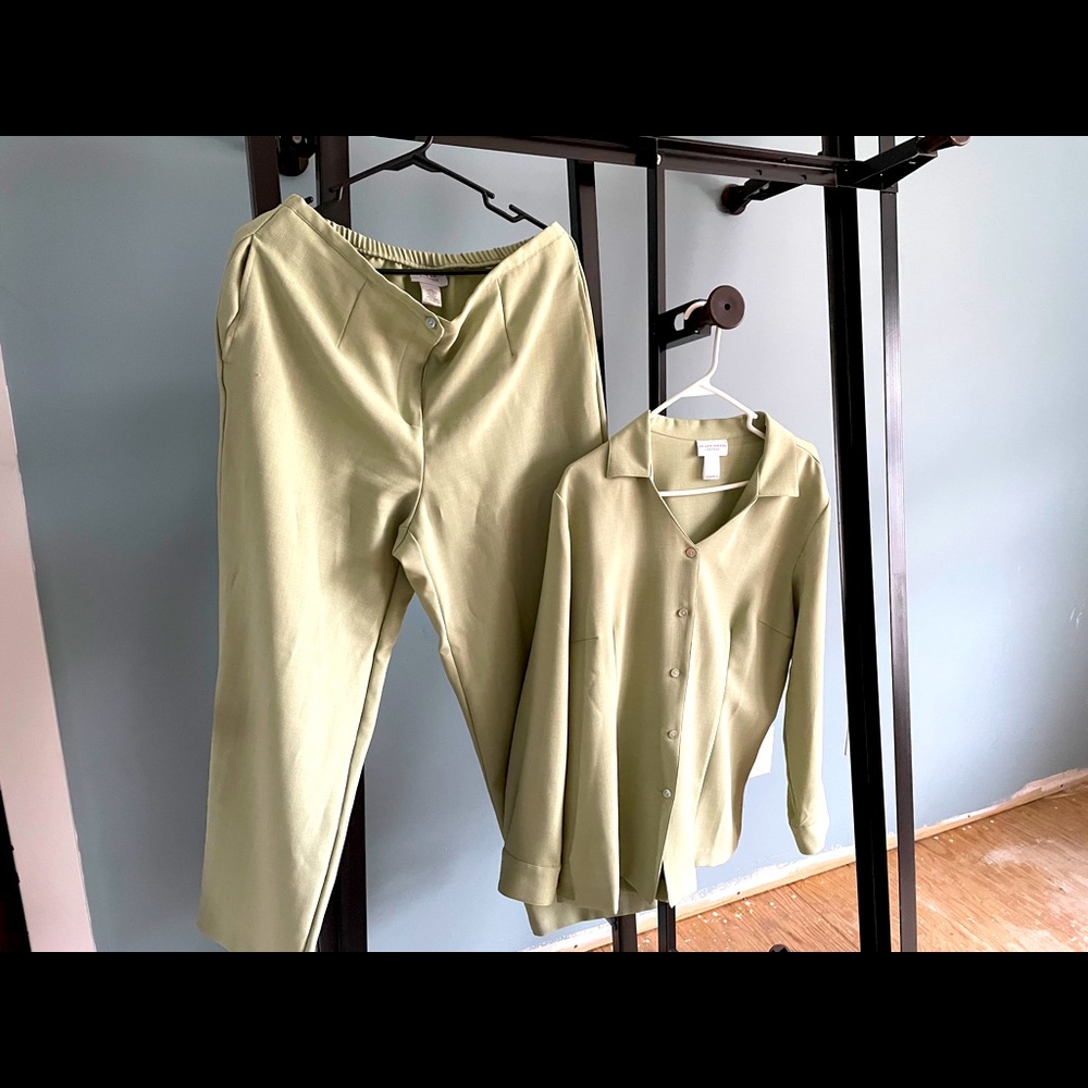 Pant suit